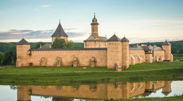 MăNăSTIREA DRAGOMIRNA